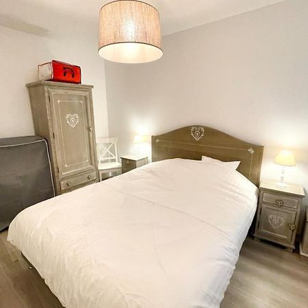 T2 De Standing Port Et Plages A Pieds 기델 외부 사진